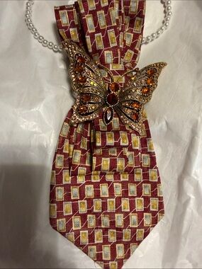 Burgundy Geometric Silk Tie with Amber Butterfly Brooch